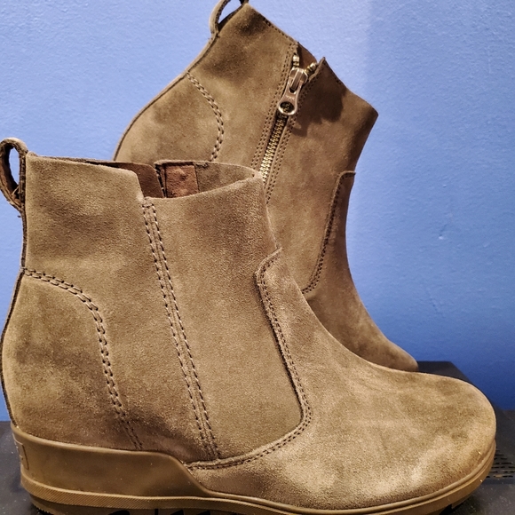 Sorel Boots - Picture 2 of 6